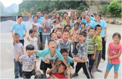 ��h������W(xu��)���������Єӡ��F(tu��n)�֧�̵��c(di��n)�ǏV���ό����Rɽ�h��կ�l(xi��ng)¡��С�W(xu��)��7��18�գ�����?y��u)麢�ӂ��e�k��Ȥζ�\(y��n)�ӕ�������������K������^��������������Ŀ������ʮ�֟��ҡ��\(y��n)�ӕ���Ļ����֧����c���ӂ��_�ĺ�Ӱ��