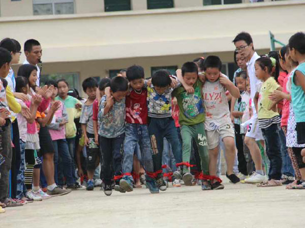 7��28�����V�|�̌W(xu��)Ժ��С�ٟ���ɽ�^(q��)���W(xu��)����֧���(du��)������С�W(xu��)�e�k���\(y��n)��(d��ng)��(hu��)���mȻ��(ch��ng)�ز�δ�޽������������(du��)�T��Ŭ���ͺ��ӂ���ƴ�������\(y��n)��(d��ng)��(hu��)�A�M�Y(ji��)�����D�麢�ӂ�?c��)ڱ�ِ�ЈF(tu��n)�Y(ji��)�f(xi��)��������(zh��ng)������