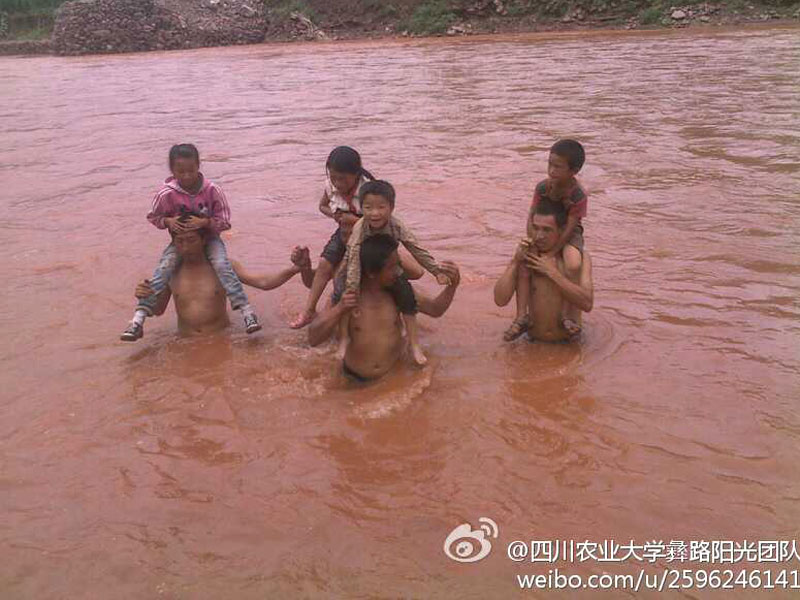 7��17�գ��Ĵ��r(n��ng)�I(y��)��W����·ꖹ⡱�Fꠁ���������ɽ��ϲ�¿h�ɺӿ��(zh��n)�_չ֧�̻�����ɺӿ��(zh��n)��̎ƫƧ��ȫ��ĺ���ÿ�춼Ҫ���Ѓɂ���С�r�όW��;����Ҫ���^һ�l30�׌��ĺ������D������W�����Ӷ��^�R����ĺ�����