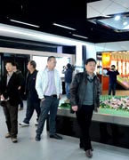 晉江城市展館　　晉江城市展館大樓位于世紀大道西側，于2004年12月動工建設，地上四層、地下一層，總建筑面積為18645平方米，項目總投資為7500萬元。