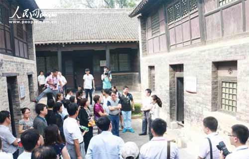 ���L�F(tu��n)�ɆT�ڰ�·܊һ���Ŏ�˾��fַ�J(r��n)�� (t��ng)ȡ�v�⡣��ꑼӽ� �z��