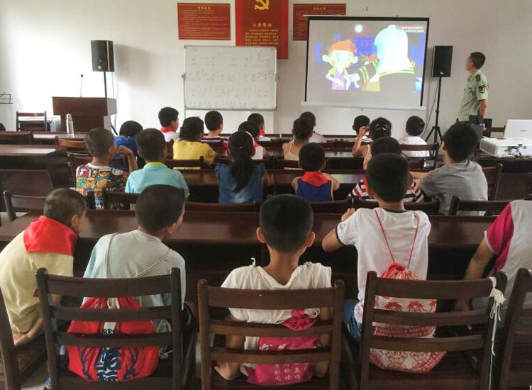 ־Ը����Ո���ą^(q��)�侯��꠰�ǰ�����ٽoС���т���������ȫ֪�R�v����