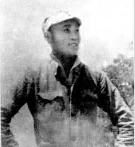 ���һ���1911��1941������Ұ�Q���M�壬�|��ʡ�|ꖿhʯ����������1930������Ї����a(ch��n)�h��1931�ꡰ��һ�ˡ���׃���l(f��)����(j��ng)У��ͬ�⣬����W(xu��)���ؼ��l(xi��ng)������1932��5���ڼ��l(xi��ng)�M����ƽ�|�����x��܊�����������ô�������ָ�]����(zh��n)�`��C(j��)��(d��ng)���˷Q��С��������1935�ꅢ�ӡ�һ��.�š��W(xu��)���ۇ��\(y��n)��(d��ng)�����u(y��)���\(y��n)��(d��ng)�еġ���������1939�����A��������(li��n)܊˾��T����ף��ΰ�·܊�x�켽܊�^(q��)��ʮ�F(tu��n)�F(tu��n)�L��1941��2��4�գ��r(sh��)�ΰ�·܊�x�켽܊�^(q��)��ʮ�F(tu��n)�F(tu��n)�L���һ�����ָ�]�����R�I��(zh��n)���в��Ҡ�������H30�q��