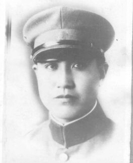 �������h�壬�|���d������1908������������ڵ�����ͥ���x�켽܊�^(q��)�Γ�܊˾��T��1924���M(j��n)��|���v���������I(y��)����У����У�̹١�1931�����Rռɽ���(du��)����У���٣������˽��򿹑�(zh��n)�Ȍ�(du��)������(zh��n)��1936���κӱ����h��܊��У����(d��o)�L��1938��8���ʲ����x�����(du��)���x�켽܊�^(q��)��ʽ������x�켽܊�^(q��)�Γ�܊������˾��T��1939������Ї����a(ch��n)�h��1940���ڰوF(tu��n)���(zh��n)�Љ��Ҡ������r(sh��)��32�q��