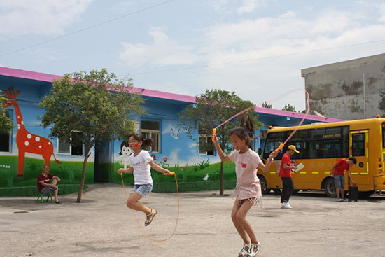 ���Ϲ��I(y��)��W(xu��)��(j��ng)���Q(m��o)�׌W(xu��)Ժ����ϵ�P�h�������ж�������������`꠵�����ʡƽ�ɽ���P�hѦ���(zh��n)���Ӝϴ���ӢС�W(xu��)�_չ֧�̻�ӣ��e�k��ӢС�W(xu��)��һ��Ȥζ�\�ӕ���׌�W(xu��)���w���W��ƥ�˾������D�����K��ِ��