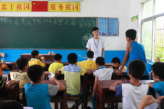 �V�|�t(y��)�ƴ�W(xu��)��΢�m���ġ�����F��ڏV�|ʡ�����������(zh��n)ͬ��С�W(xu��)֧�̣��ڊW�\�����n���ϣ�ͬ��С�W(xu��)�ČW(xu��)���e�O�ش����}��