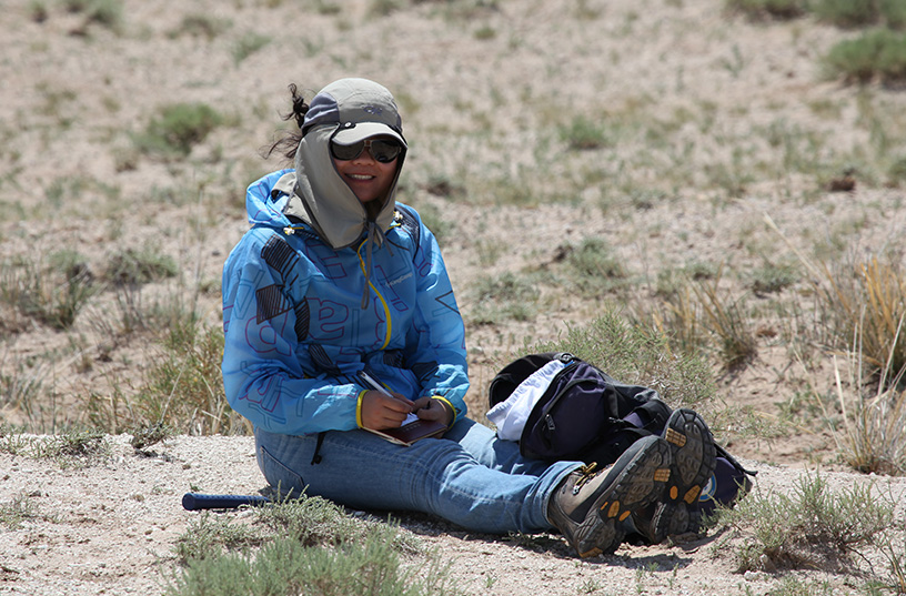 毛方園在野外科考現(xiàn)場(chǎng)。受訪者供圖