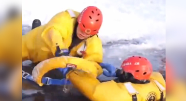 零下20℃，看消防員冰域救援訓(xùn)練